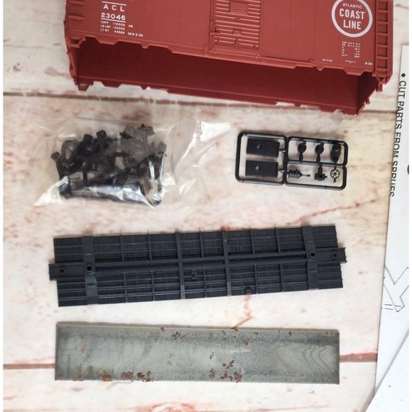 Vintage Accurail Made In The USA Atlantic Coast Line 40’ Steel AAR Boxcar Train - Picture 6 of 13